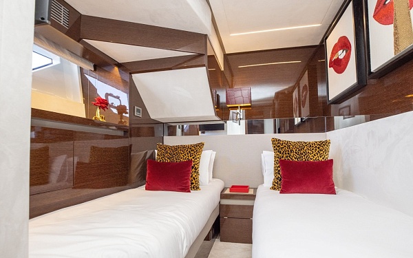 Аренда яхты Prestige 680 Apollonia во Франции - гостевая каюта
